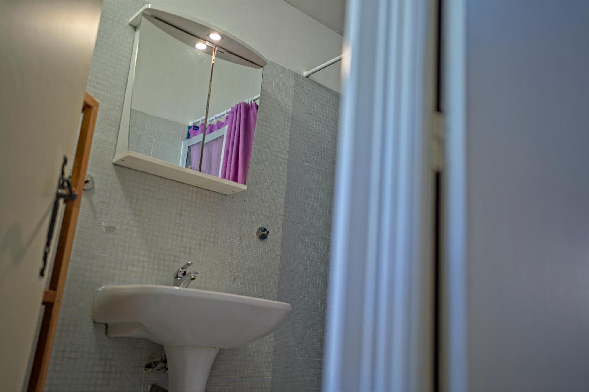 Bed and Breakfast La Vieille Tour Salavas Exterior foto